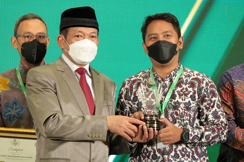 Senin (17/01/2022) – Penyerahan Penghargaan Kepedulian Perusahaan Terbaik untuk SiCepat Ekspres oleh BAZNAS RI dalam acara BAZNAS Award 2022